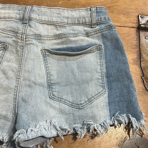Woman’s Altr’d State Frayed Denim 2 Tone Shorts Size 29 - Picture 5 of 7